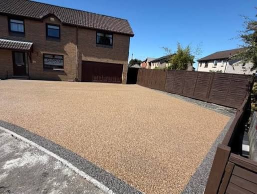 Finished resin stone driveway